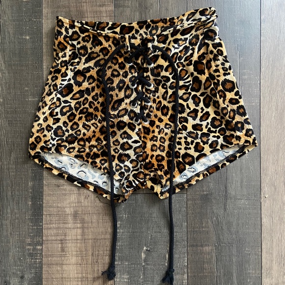 Backbite Leopard Velvet Shorts XS - Picture 1 of 4